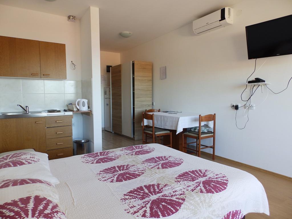 Apartment Sea View Saric Drage Exteriér fotografie